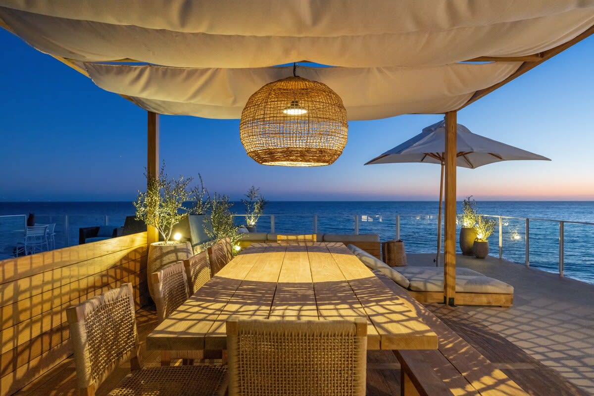 Your dream vacation starts with our Carbon Beach penthouse retreat.