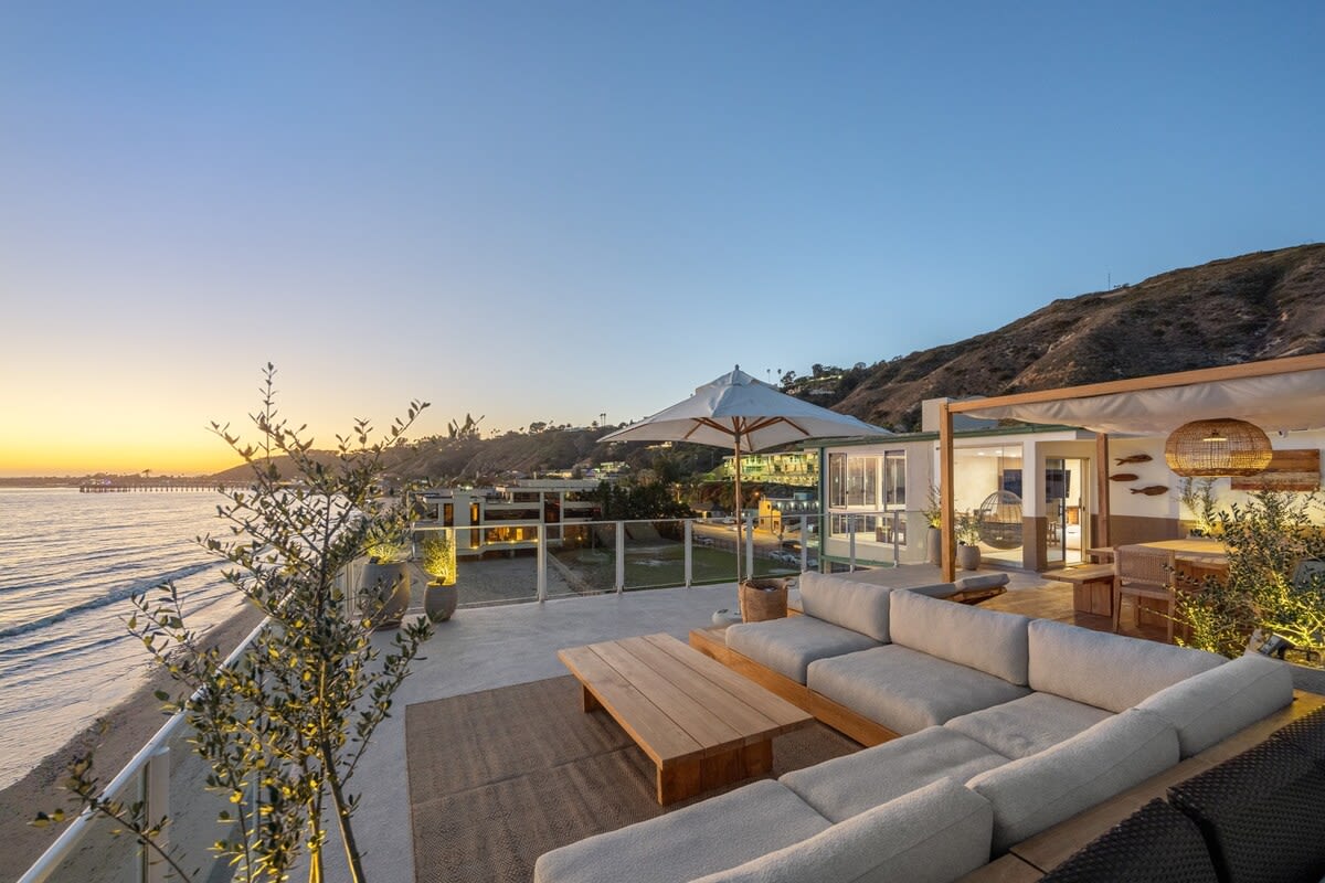 Your private perch above Carbon Beach.