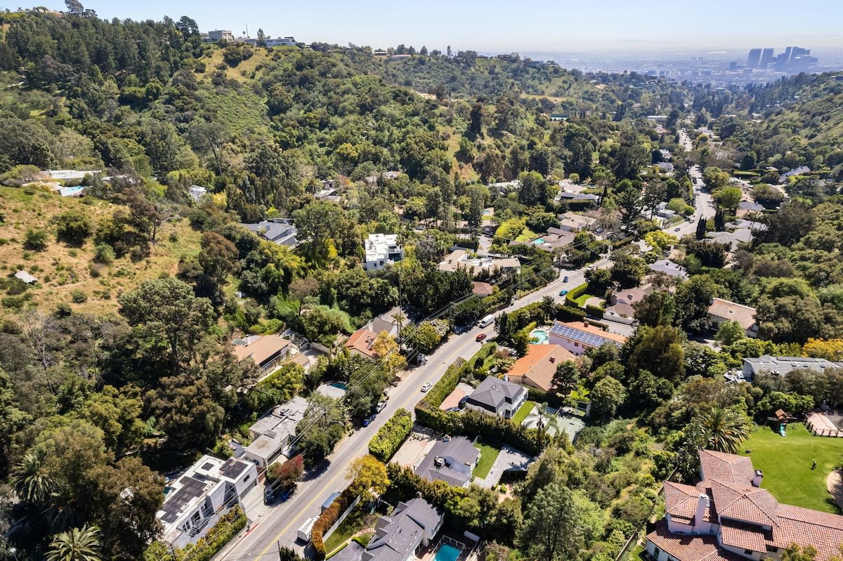Prime Beverly Hills location offering unparalleled luxury and convenience.