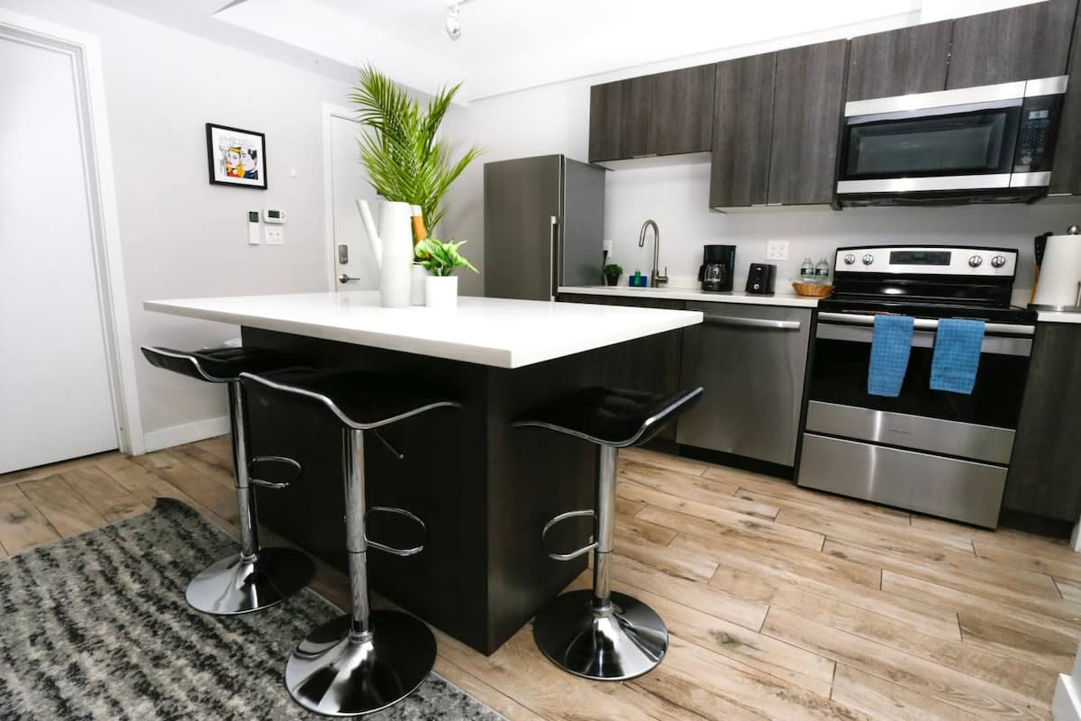 Updated 2BR, 2bath apartment, minutes from Boston