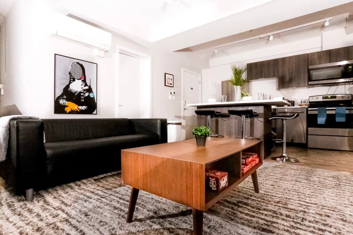Updated 2BR, 2bath apartment, minutes from Boston