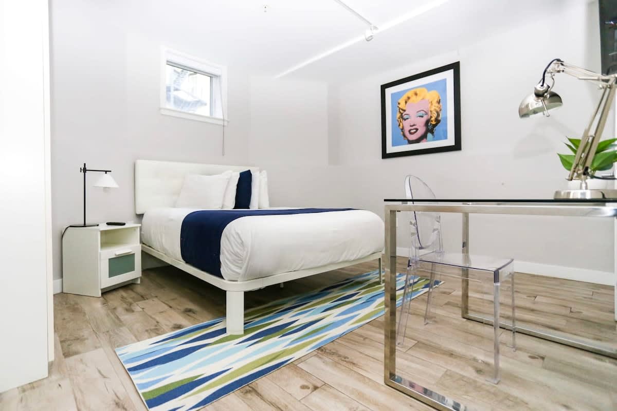 Updated 2BR, 2bath apartment, minutes from Boston