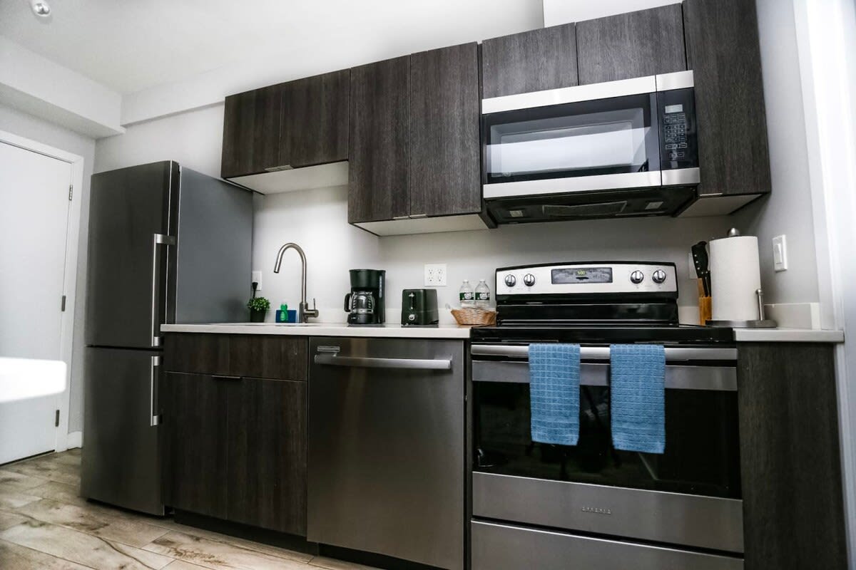 Updated 2BR, 2bath apartment, minutes from Boston