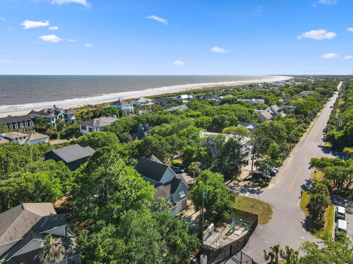 Walk to Beach, 4 br - The Commodore by Portoro