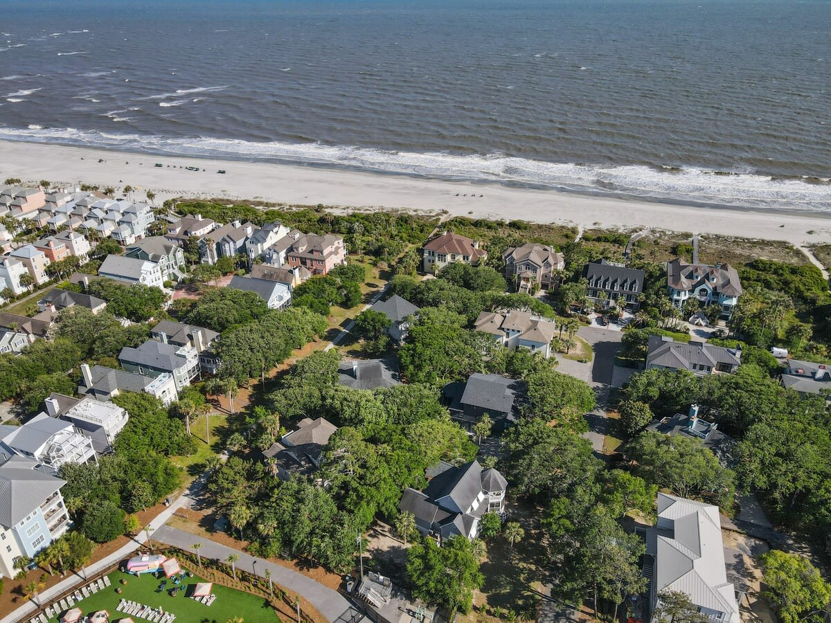 Walk to Beach, 4 br - The Commodore by Portoro