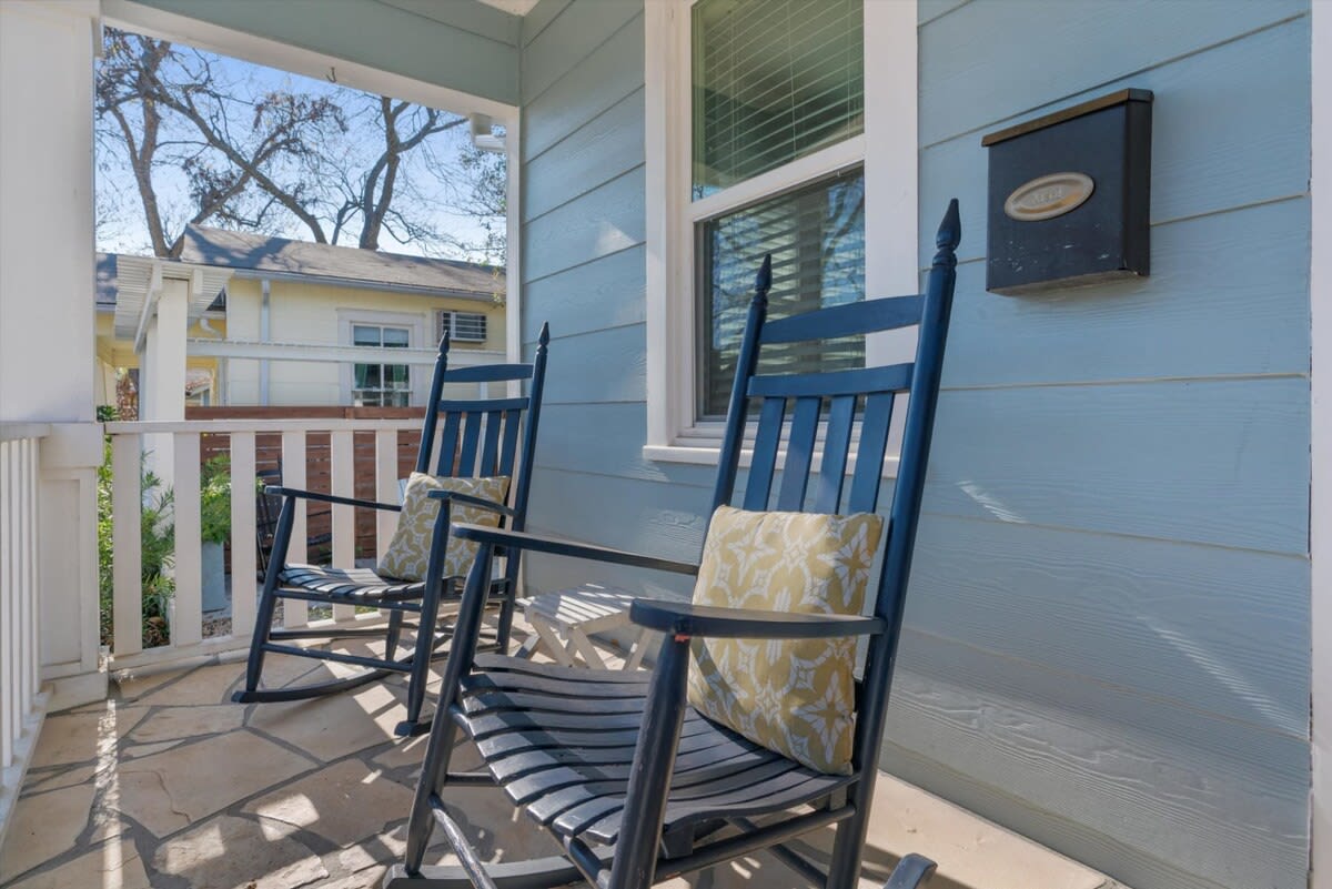 Free Parking, King Bed, Chef Kitchen | The Cottage