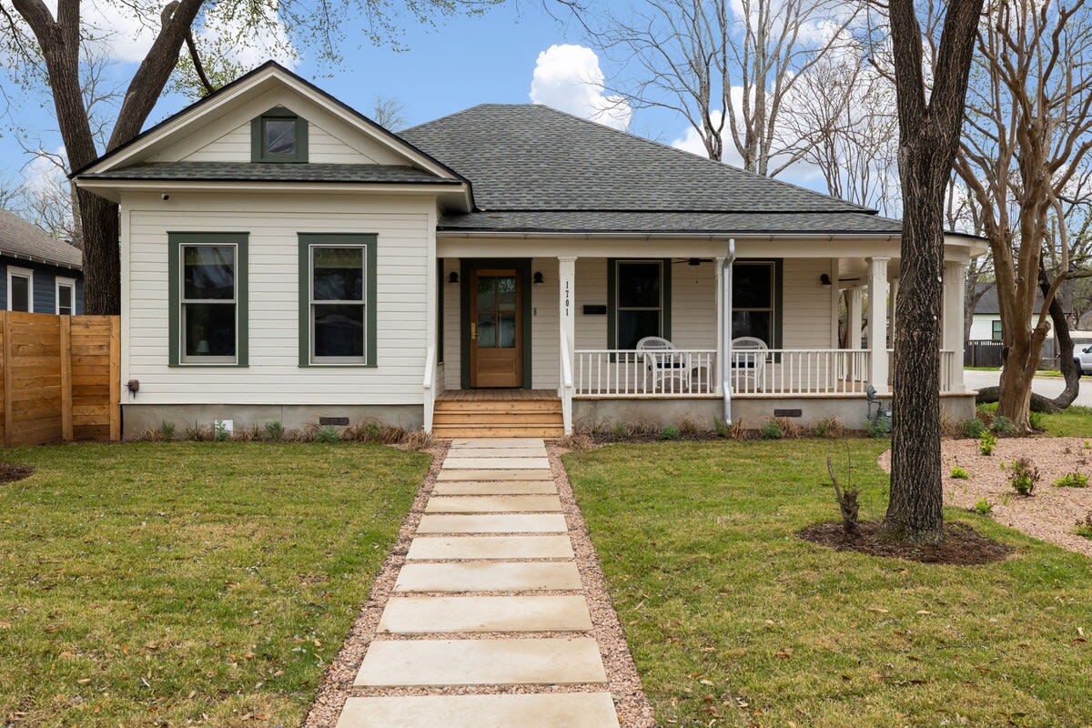 Downtown Modern Luxury | Southern Charm by Portoro
