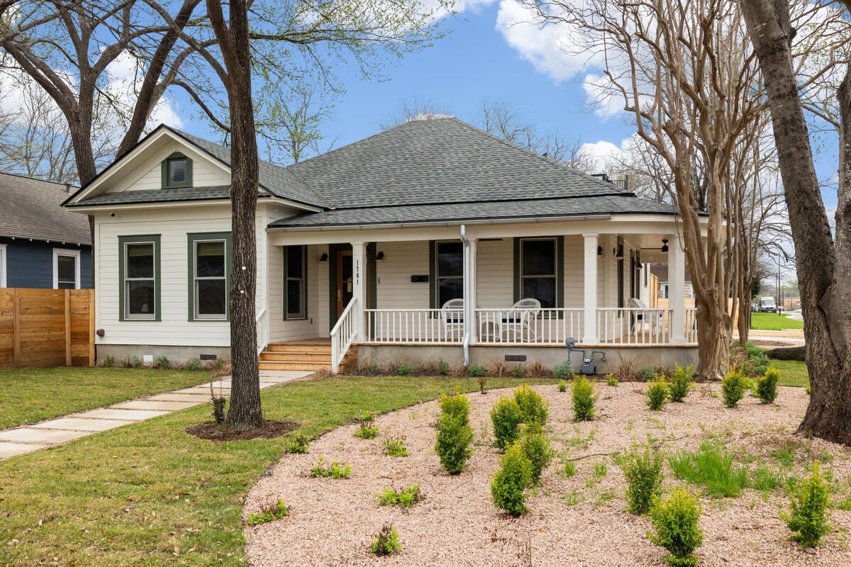 Downtown Modern Luxury | Southern Charm by Portoro