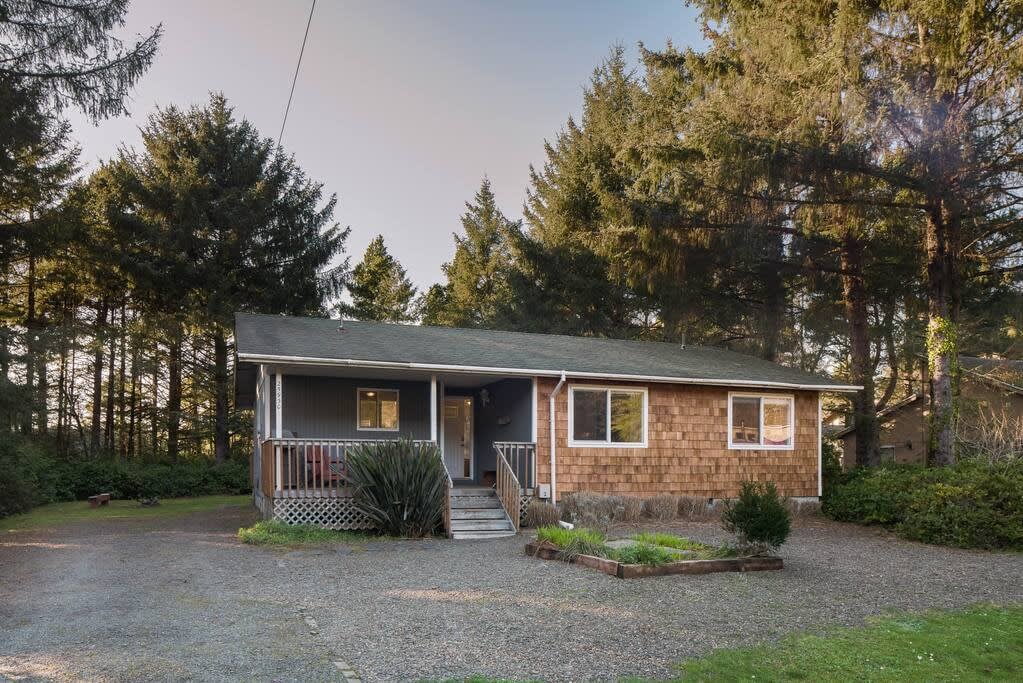 #StayInMyDistrict Cozy Rockaway Beach Cottage — Rockaway Beach, OR — vacation rental