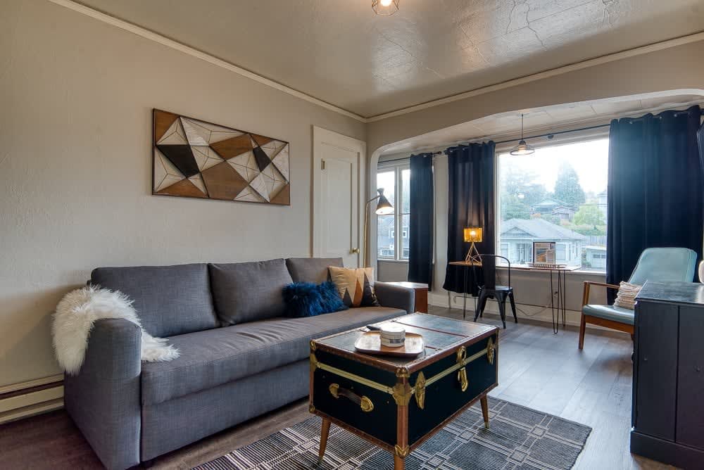 #StayinMyDistrict Historic Apartment Near Downtown — Coos Bay, OR — vacation rental