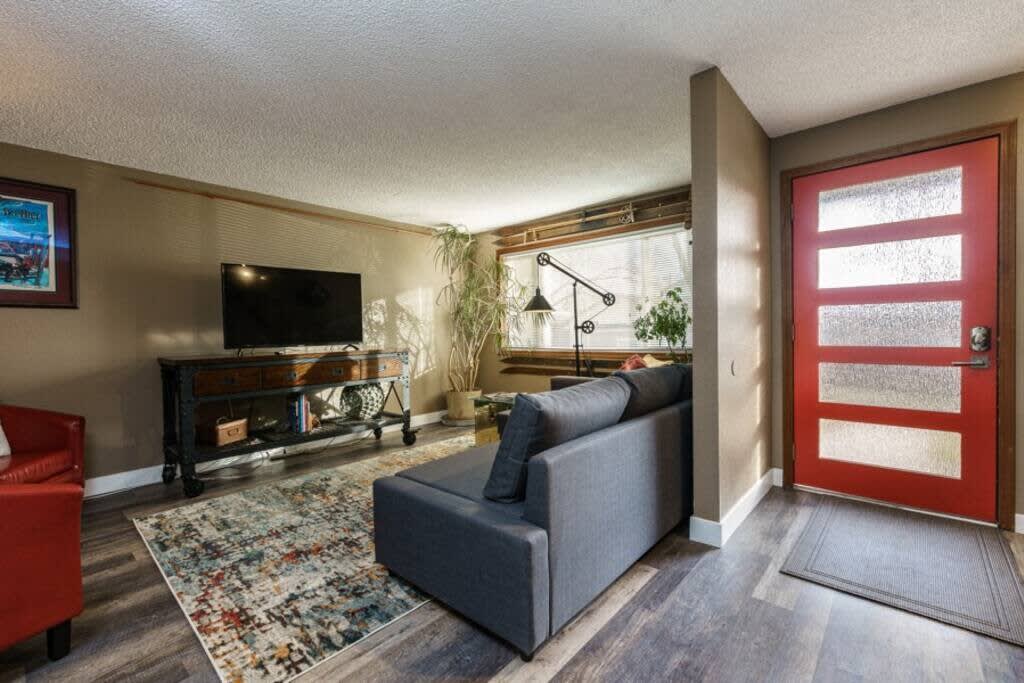 #StayInMyDistrict Eclectic Boise Townhouse near St. Als — Boise, ID — vacation rental