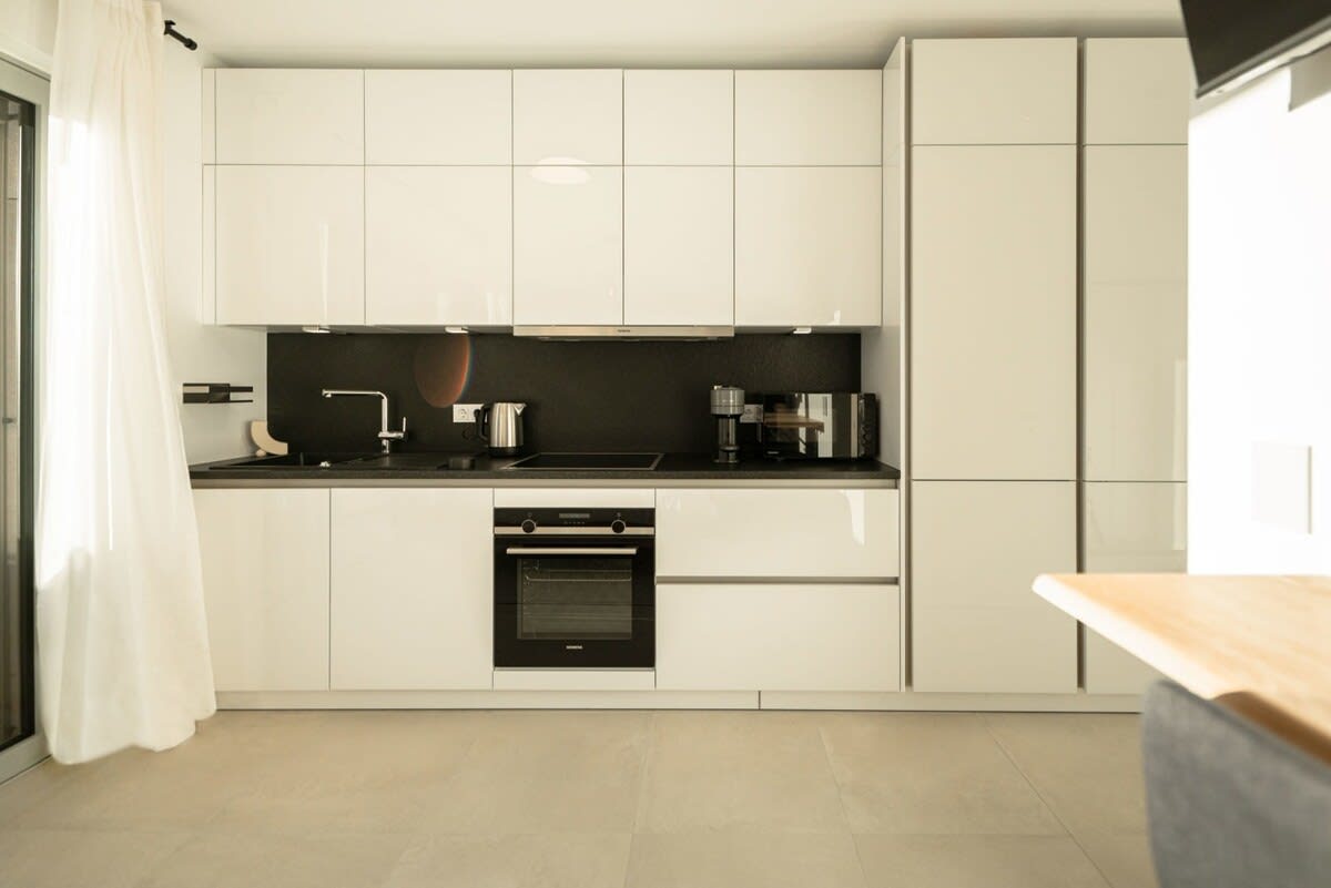Contemporary kitchen with high-end appliances for gourmet cooking experiences.