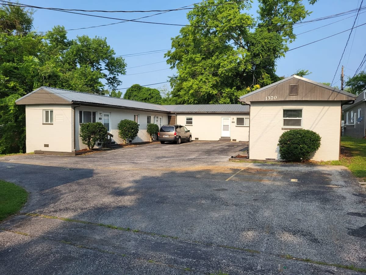 Charming 1BR Efficiency Apt Near TTU & Downtown — Cookeville, TN — vacation rental