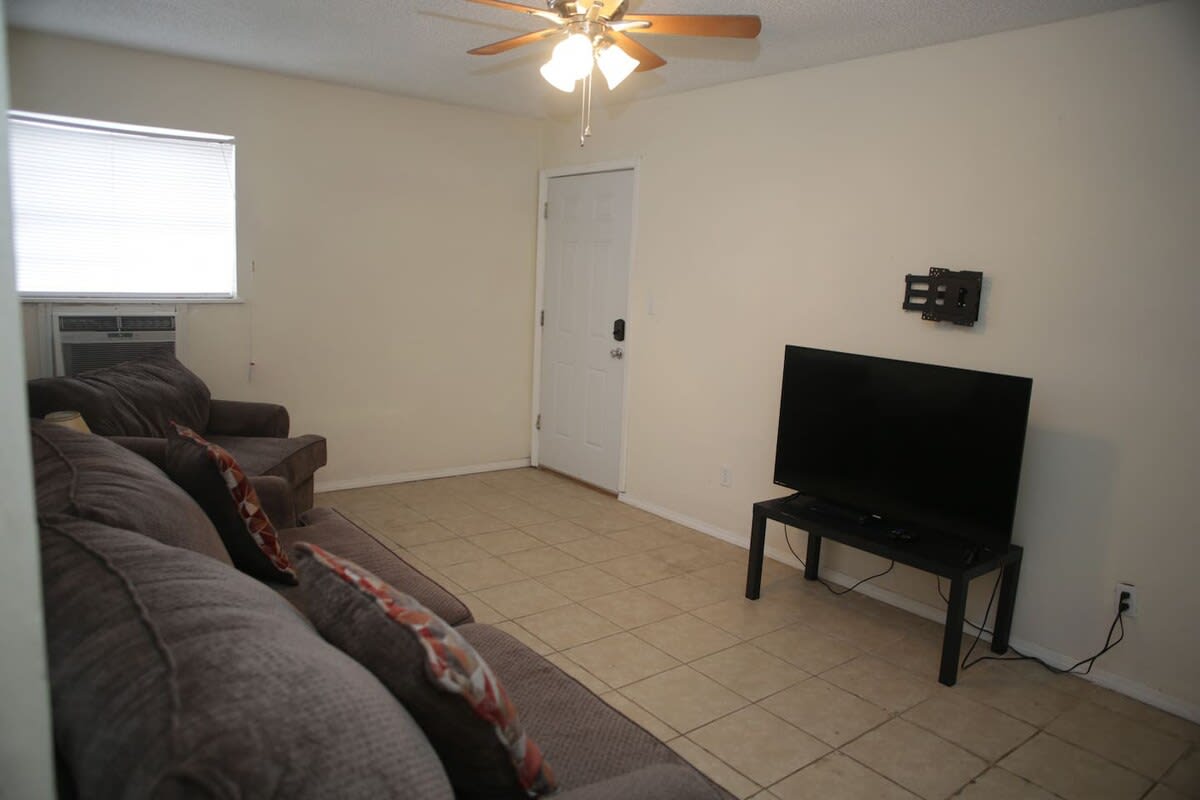Cozy Apartment Near Fort Sill Perfect for Military Families & Visitors! — Lawton, OK — vacation rental