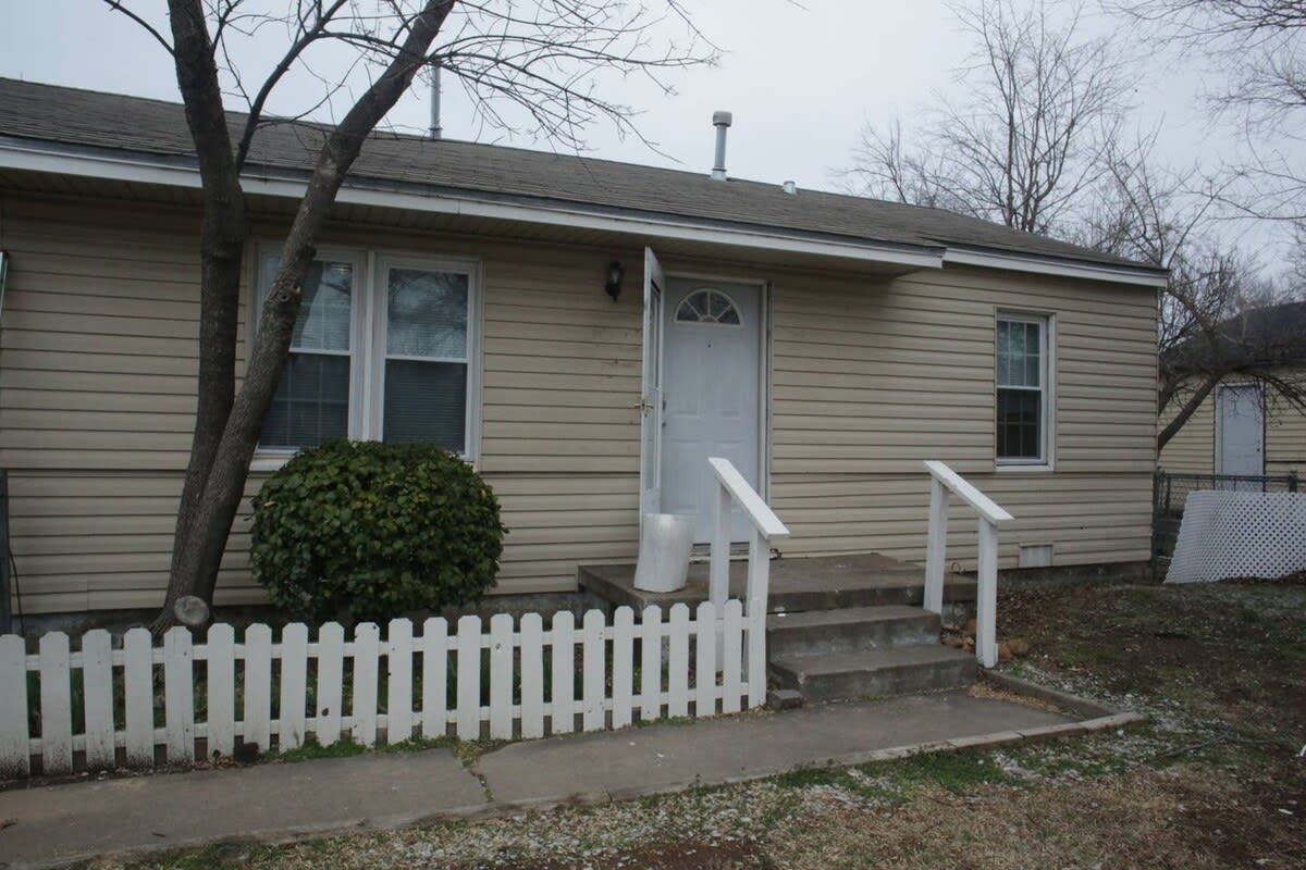 1 bedroom with a fireplace close to base — Lawton, OK — vacation rental