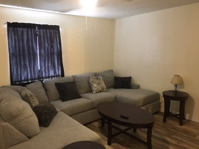 Upstairs 1-Bedroom Apartment Near Fort Sill! — Lawton, OK — vacation rental