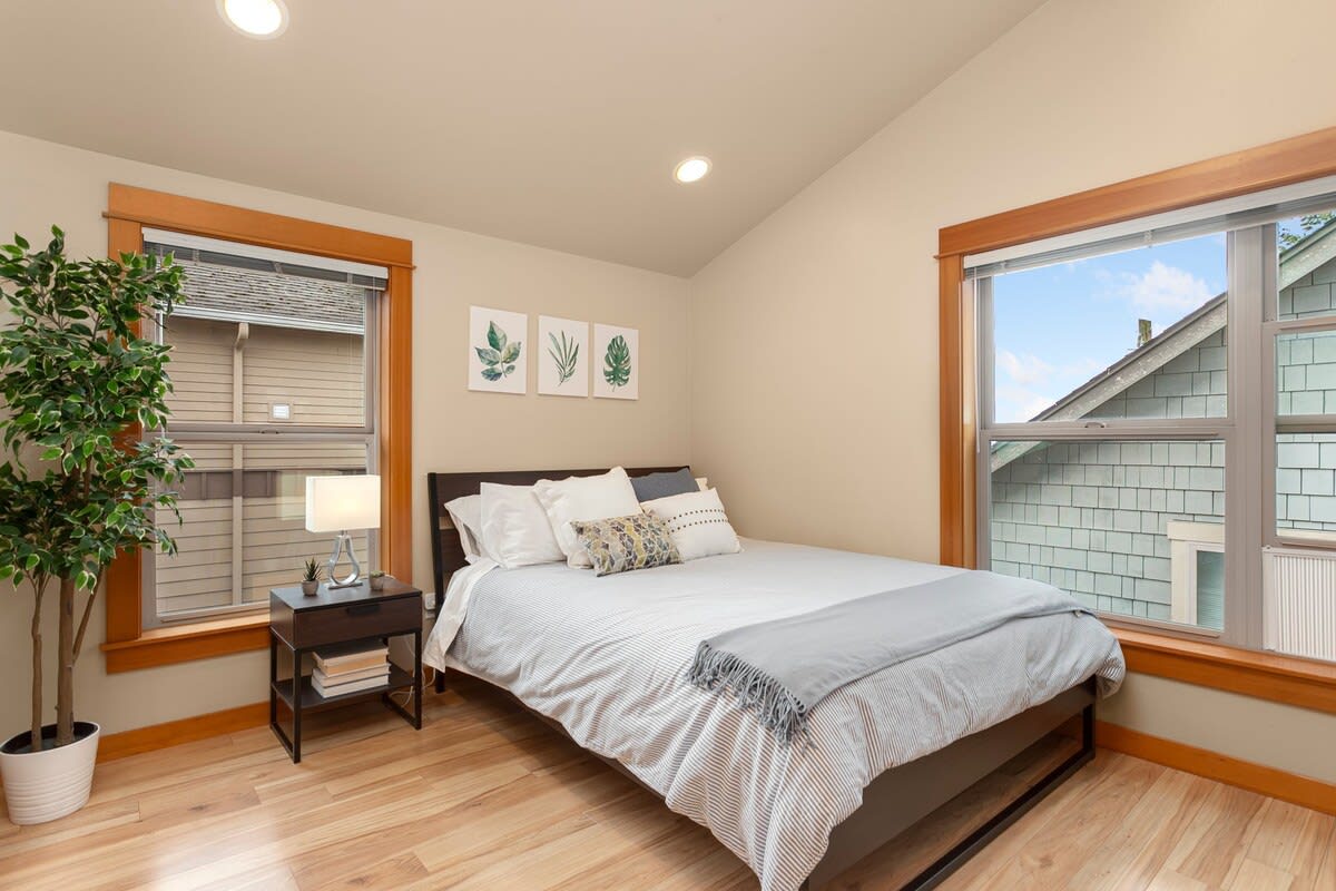 Modern Townhouse near DT Seattle & Stadium, Parking - Picture 20