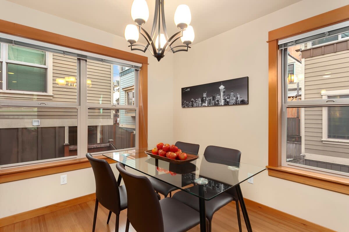Modern Townhouse near DT Seattle & Stadium, Parking - Picture 17