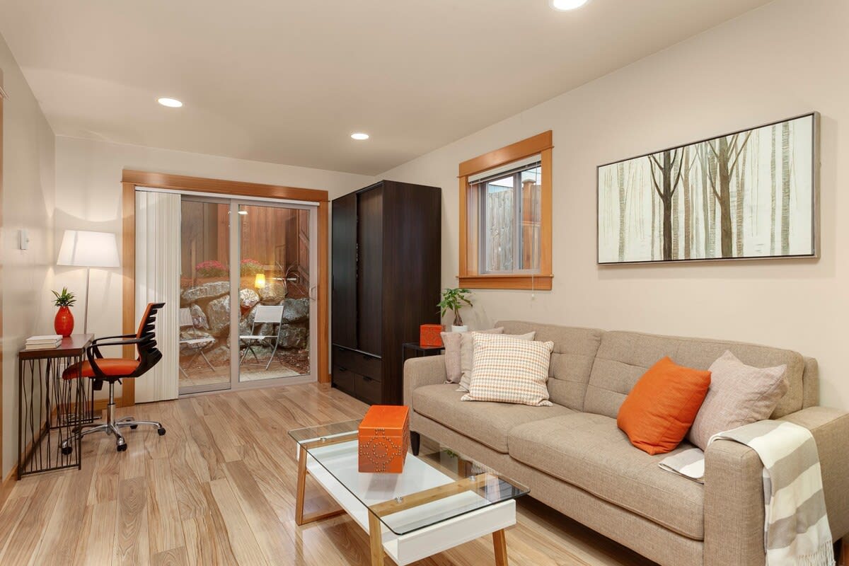 Modern Townhouse near DT Seattle & Stadium, Parking - Picture 4