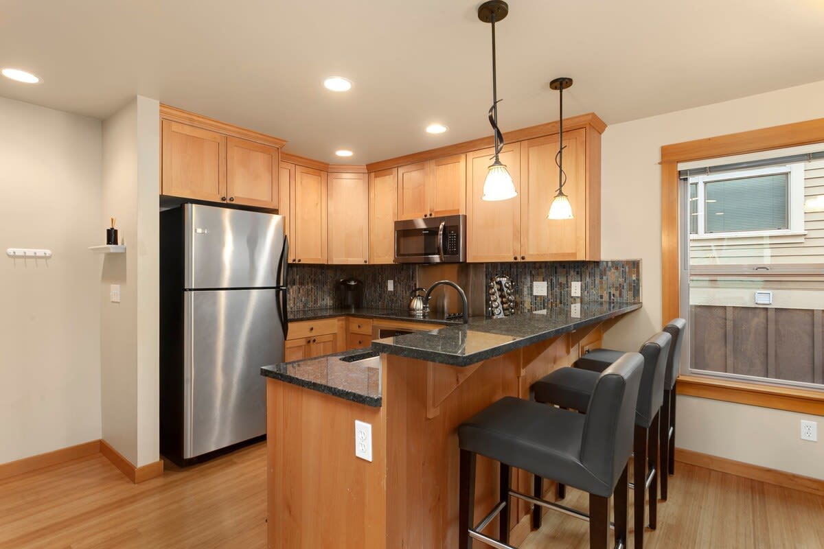 Modern Townhouse near DT Seattle & Stadium, Parking - Picture 13