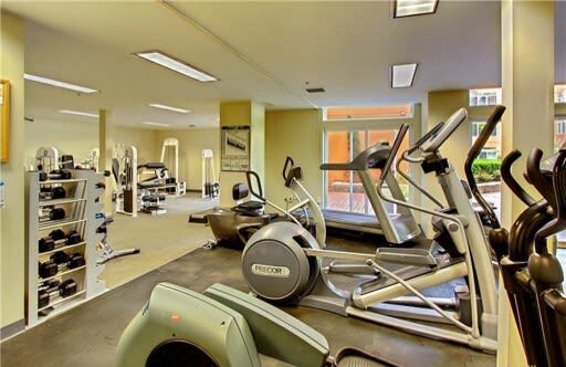 DT Designer's 2BR Condo Parking, Tub, Pool - 99 walk score - Picture 19