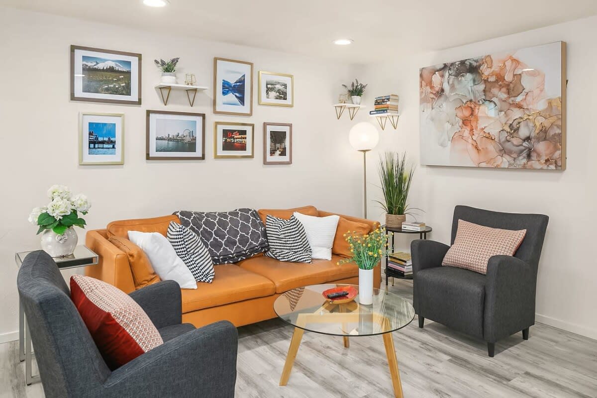 Cozy Getaway Yard Home with BBQ - UW - Children Hospital