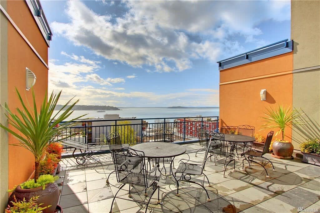 Amazing Courtyard View DT Parking tub pool 99 WS