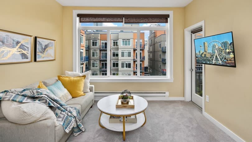 Amazing Courtyard View DT Parking tub pool 99 WS