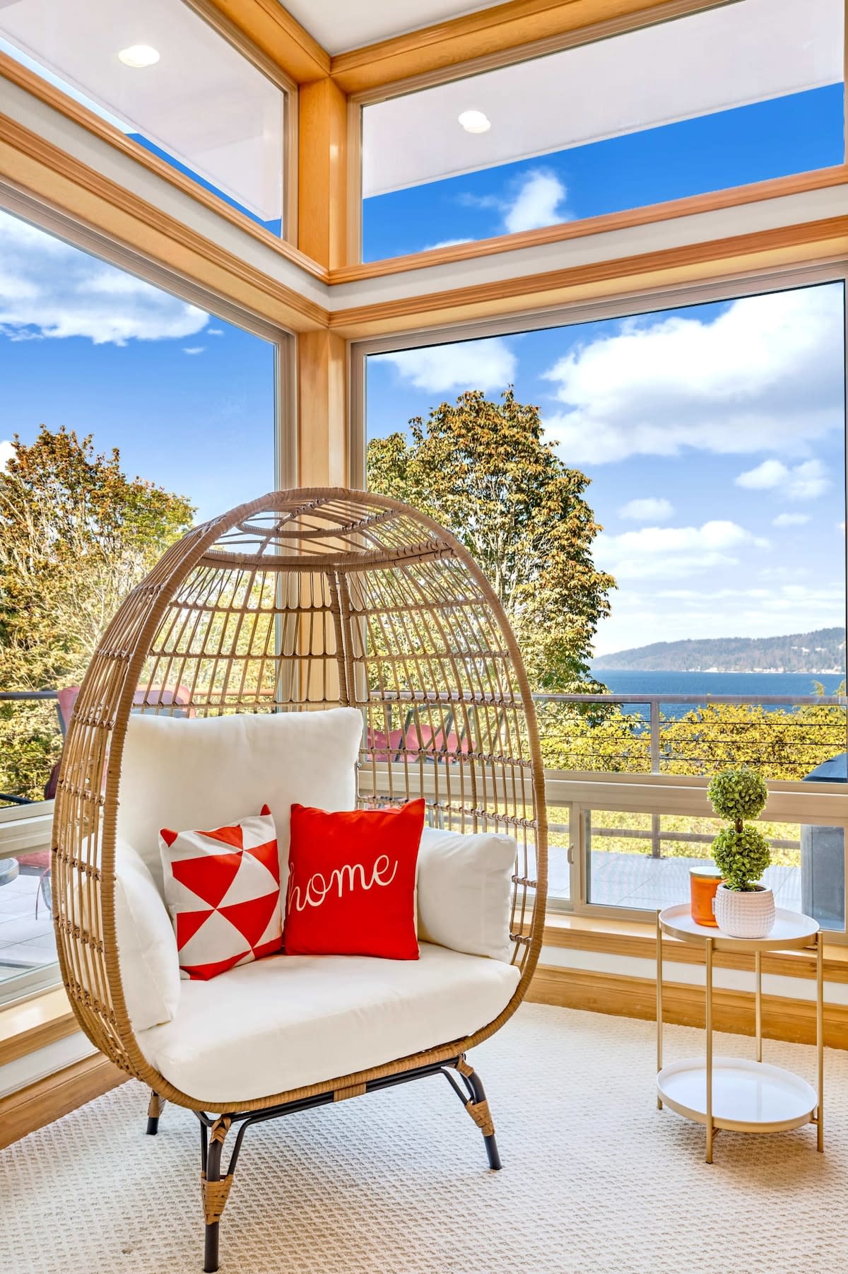 Purple House w, Water View, 3 Decks, Gym, UW