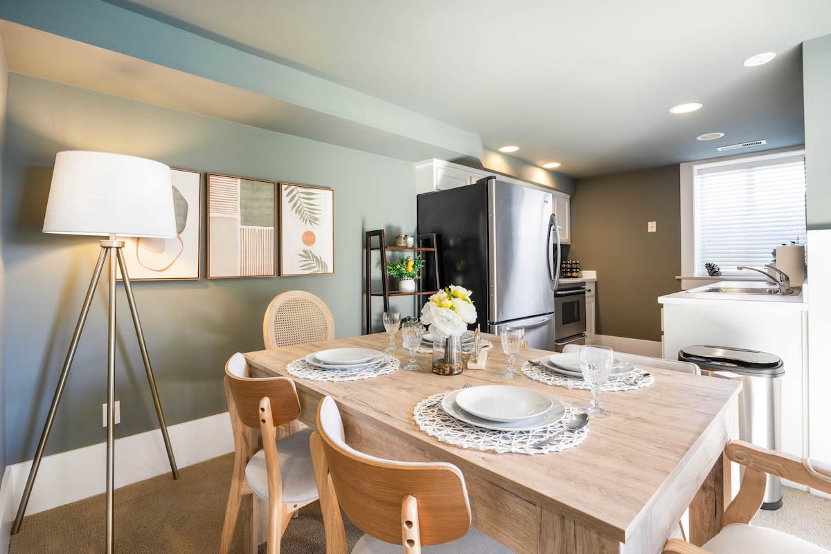 Seattle Luxury 3B2B Daylight Basement 13 min to DT