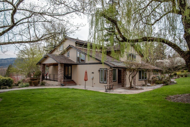 Elegant 4400sf Villa w/ Lk. & Mt. view | Sammamish - Picture 2