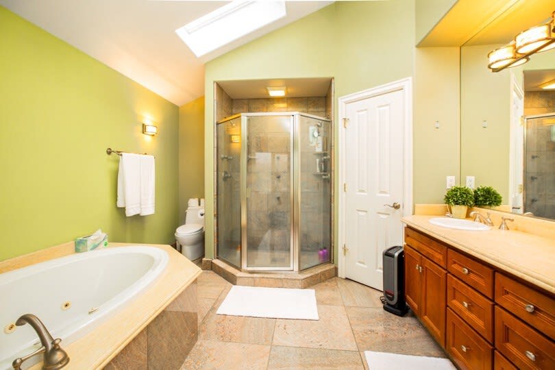 Elegant 4400sf Villa w/ Lk. & Mt. view | Sammamish - Picture 27