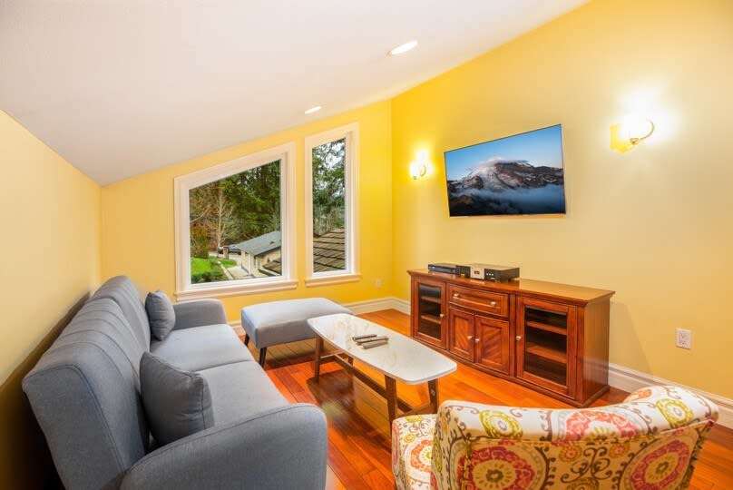 Elegant 4400sf Villa w/ Lk. & Mt. view | Sammamish - Picture 33