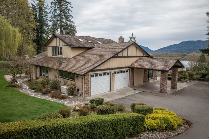 Elegant 4400sf Villa w/ Lk. & Mt. view | Sammamish - Picture 3
