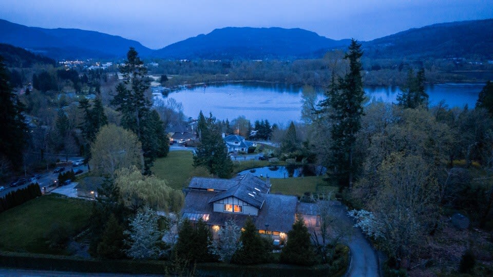 Elegant 4400sf Villa w/ Lk. & Mt. view | Sammamish - Picture 43