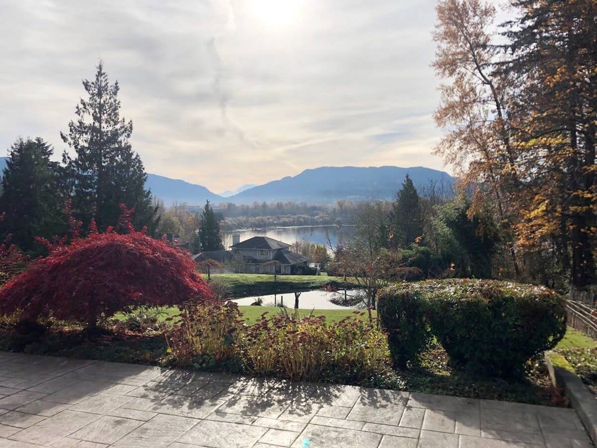 Elegant 4400sf Villa w/ Lk. & Mt. view | Sammamish - Picture 1