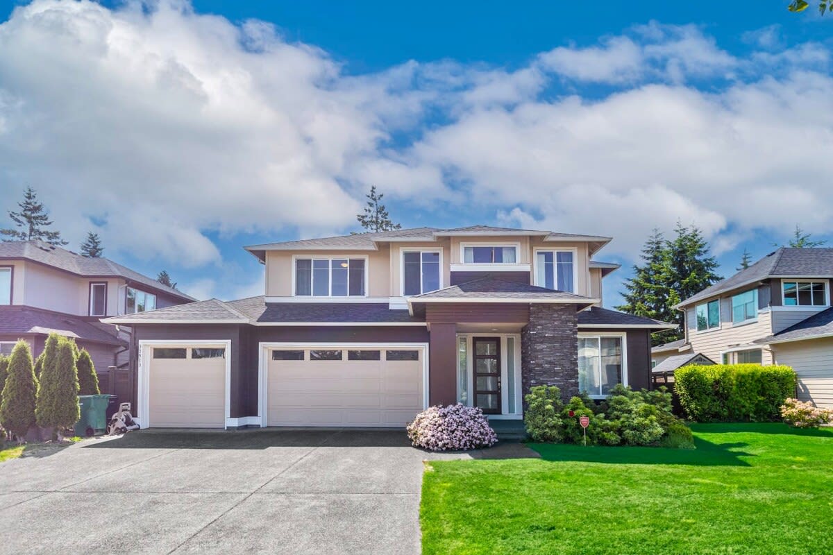 Luxe 5-bedroom home in Federal Way - Photo 1