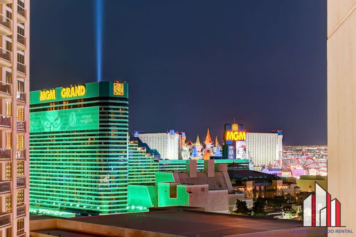 Signature 2Br3Ba balcony combo units 31-702 and 04 — Las Vegas, NV — vacation rental
