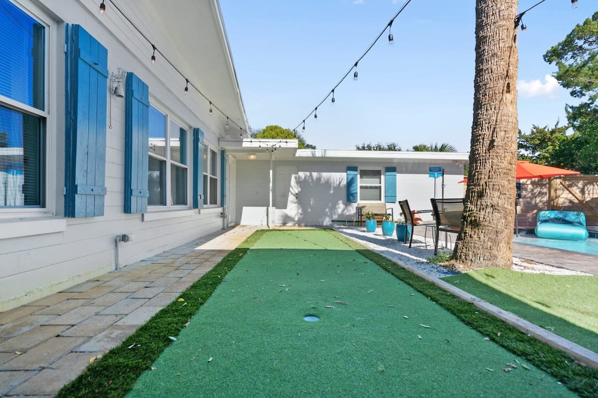 Heated Pool, Mini Golf, Walk to Beach, Beach Gear - Picture 48
