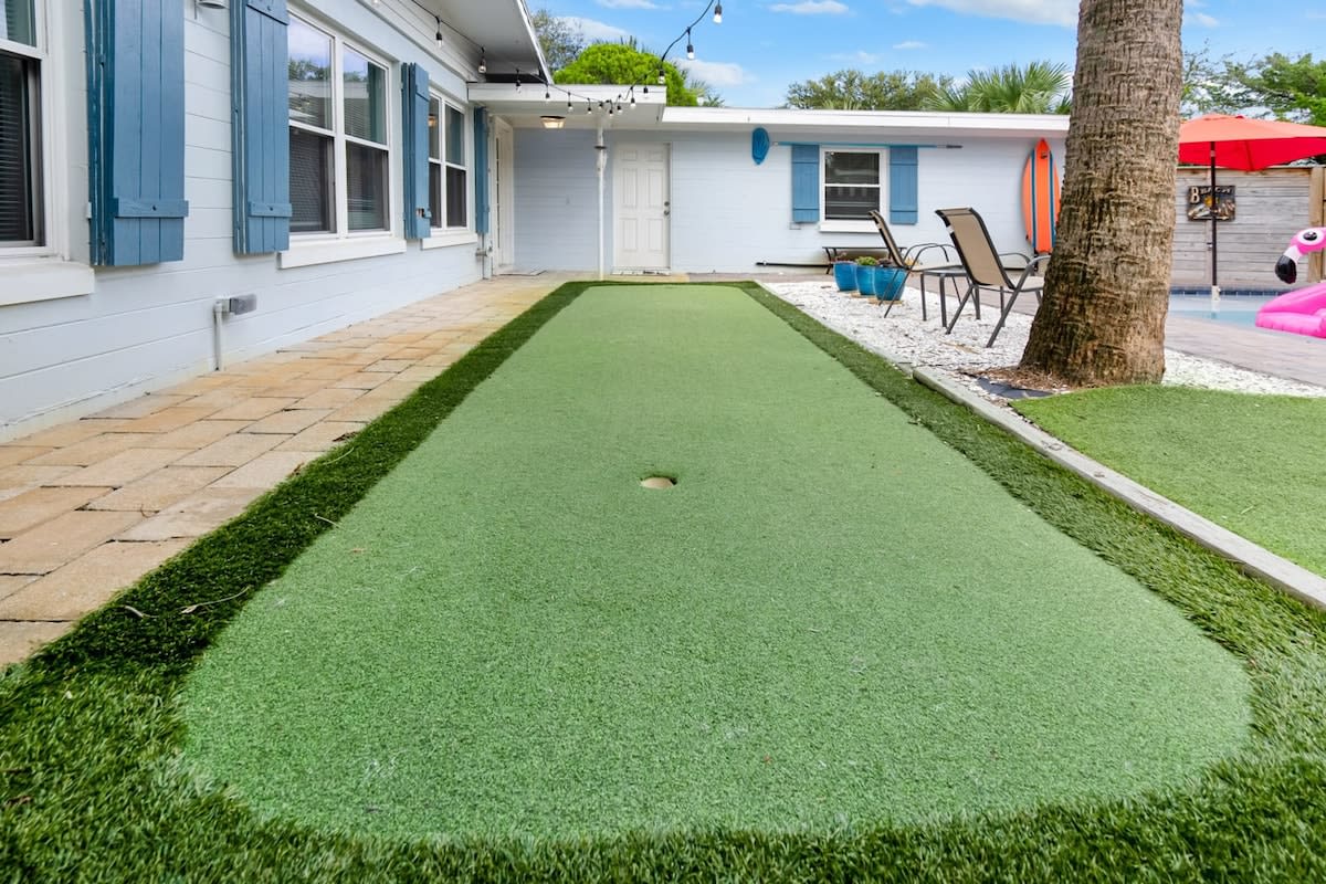 Heated Pool, Mini Golf, Walk to Beach, Beach Gear - Picture 47