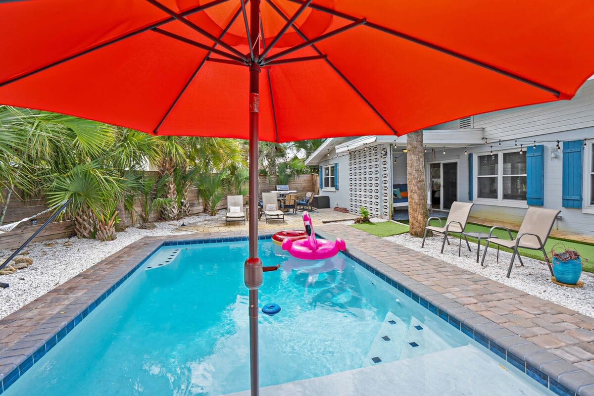 Heated Pool, Mini Golf, Walk to Beach, Beach Gear - Picture 49