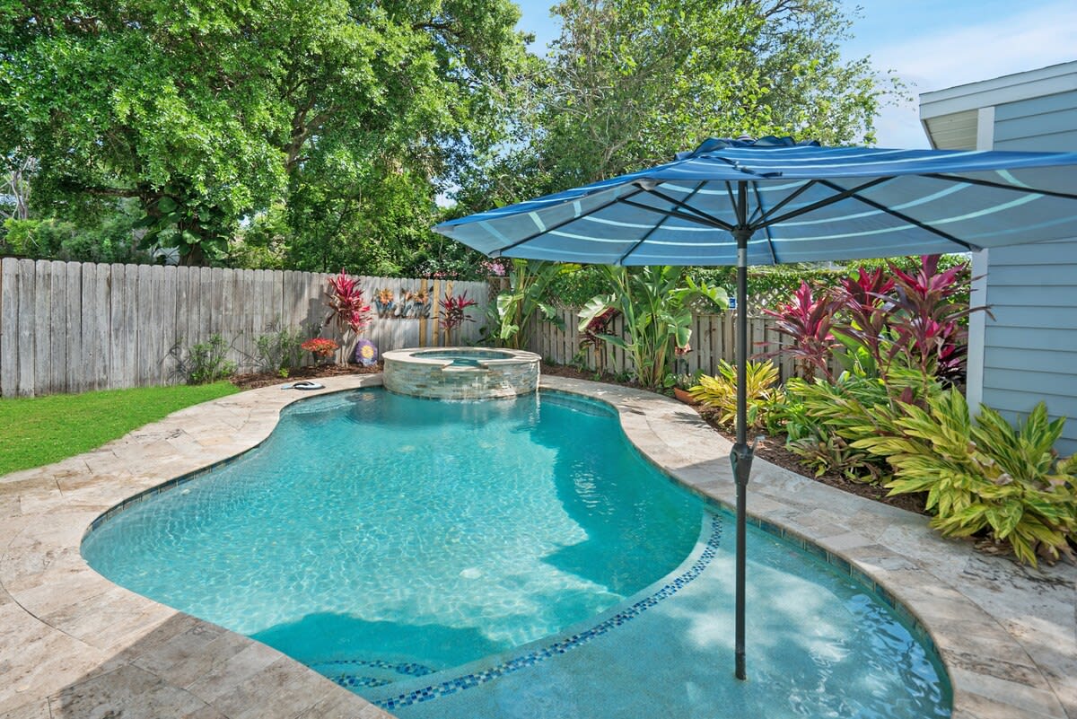 Pool, Hot Tub, Walk to Ice Plant, Smart TVs, BBQ — St. Augustine, FL — vacation rental
