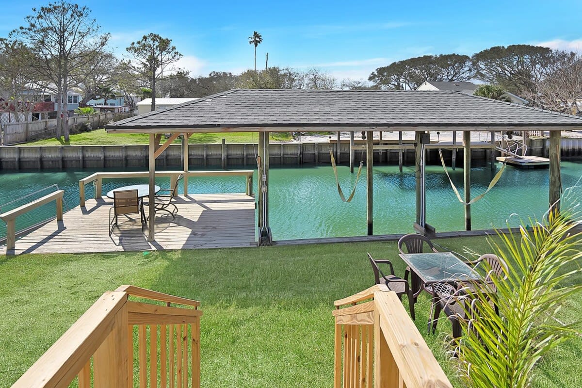 Canal Front Home, Dock Fishing Beach, Small Dog Ok - Picture 1