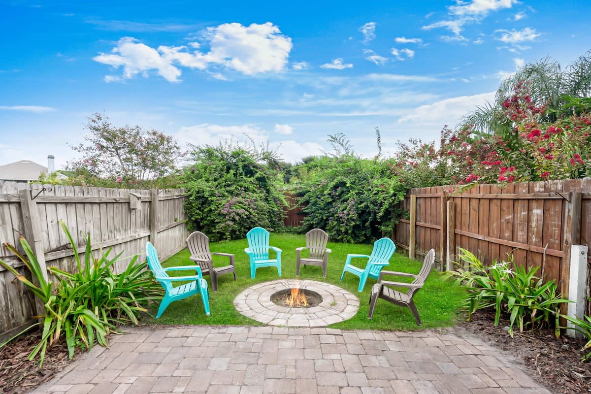 Beachy Townhouse w Fire Pit by the Sea and Sand - Picture 1