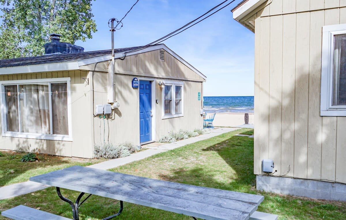 Beachfront cottage on Lake Huron - Foto 1