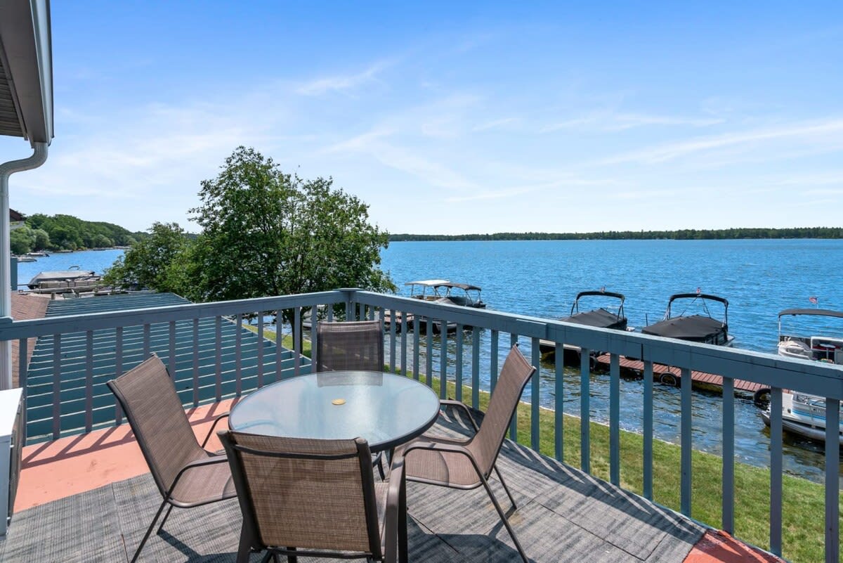 Spacious multi-level suite with Fife lake views — Fife Lake, MI — vacation rental