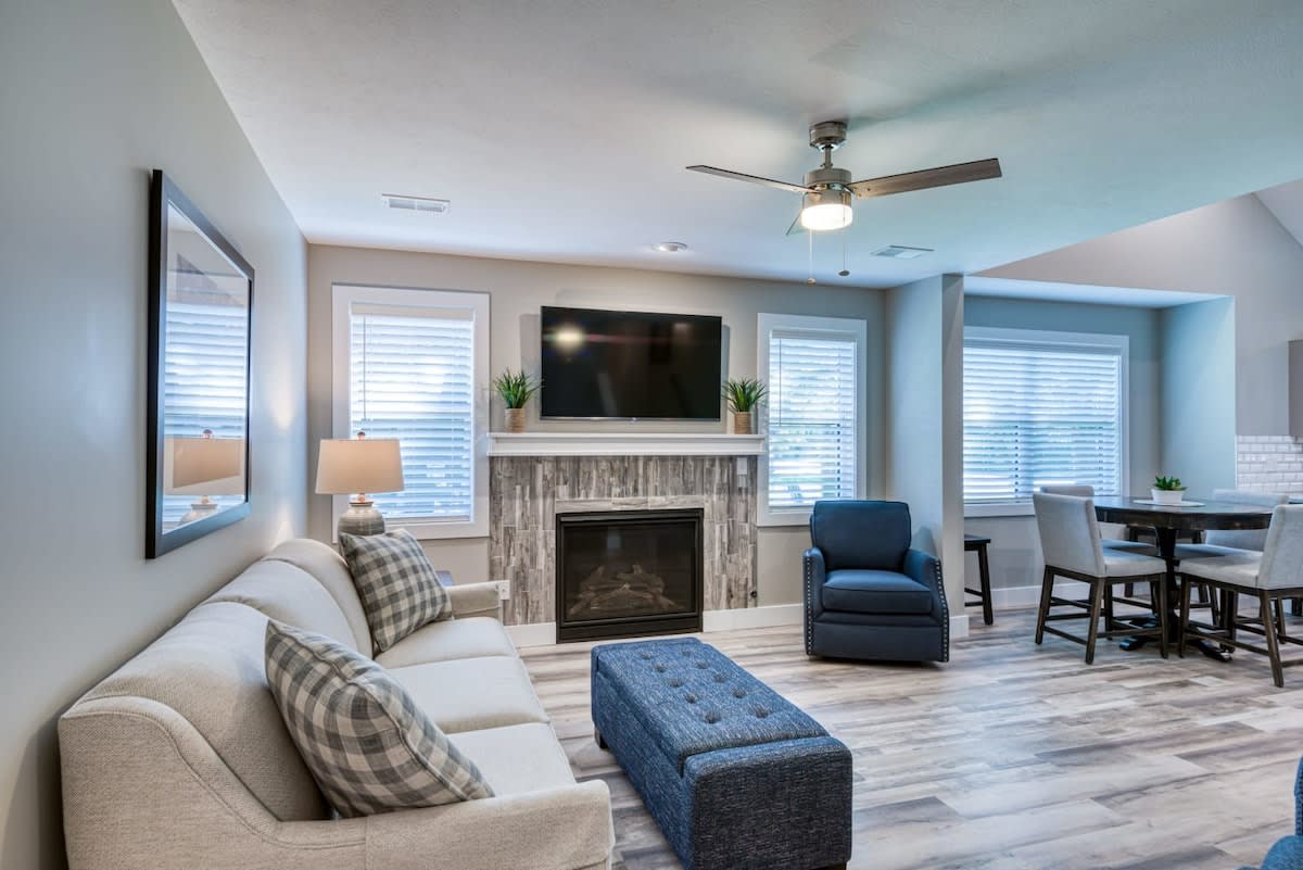 Traverse City's West Bay Getaway - Dog Friendly! — Traverse City, MI — vacation rental