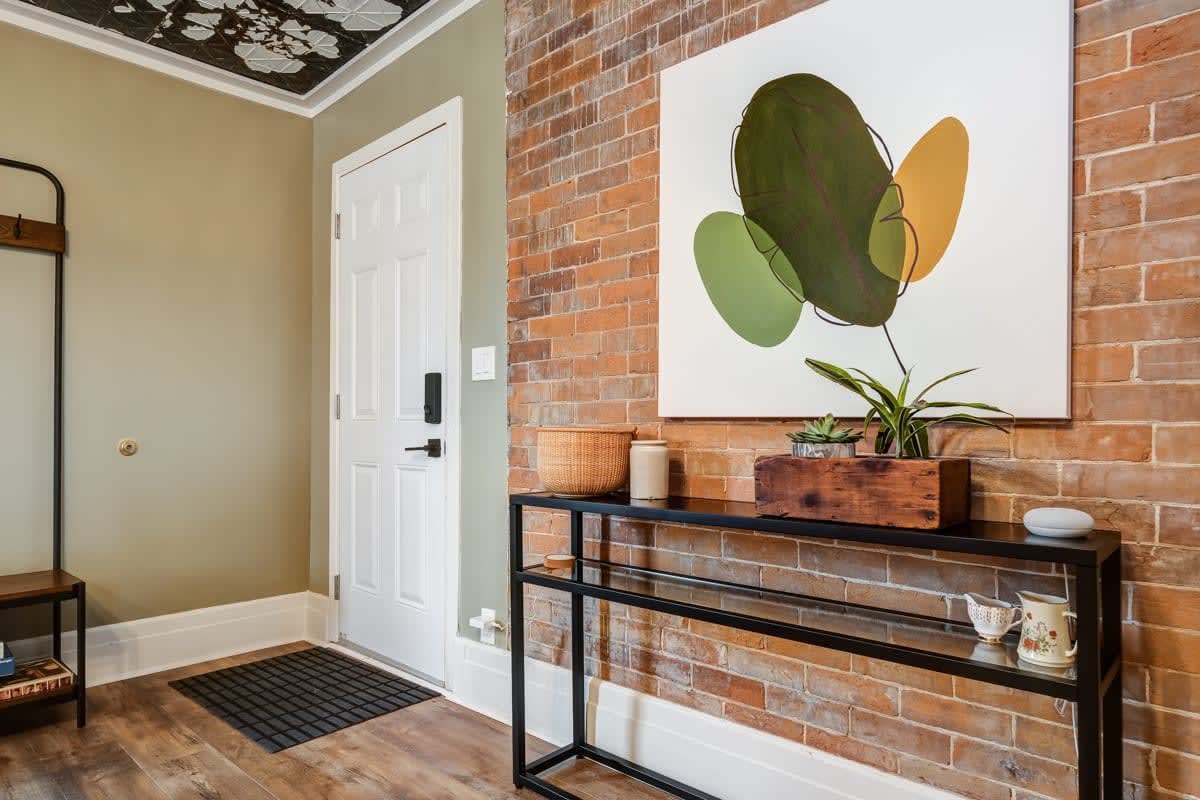 From HGTV! Marigold Suite in county farmhouse - Picture 20