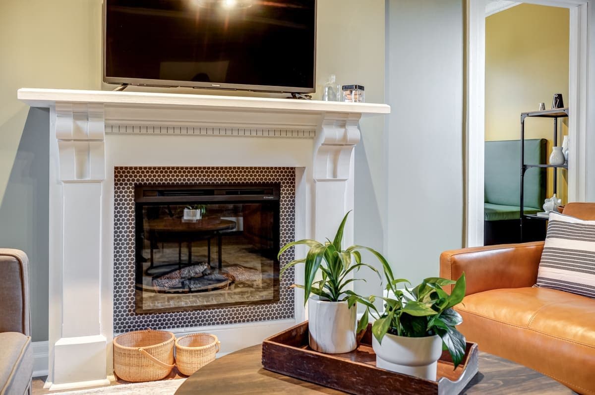 From HGTV! Marigold Suite in county farmhouse - Picture 4