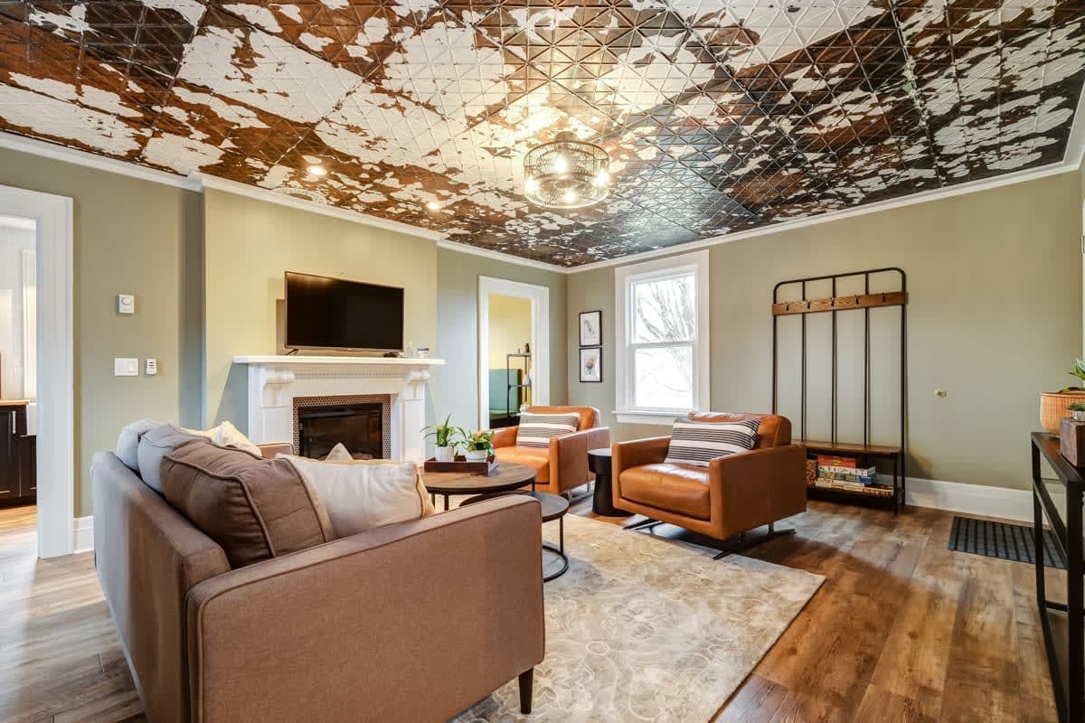 From HGTV! Marigold Suite in county farmhouse - Picture 17